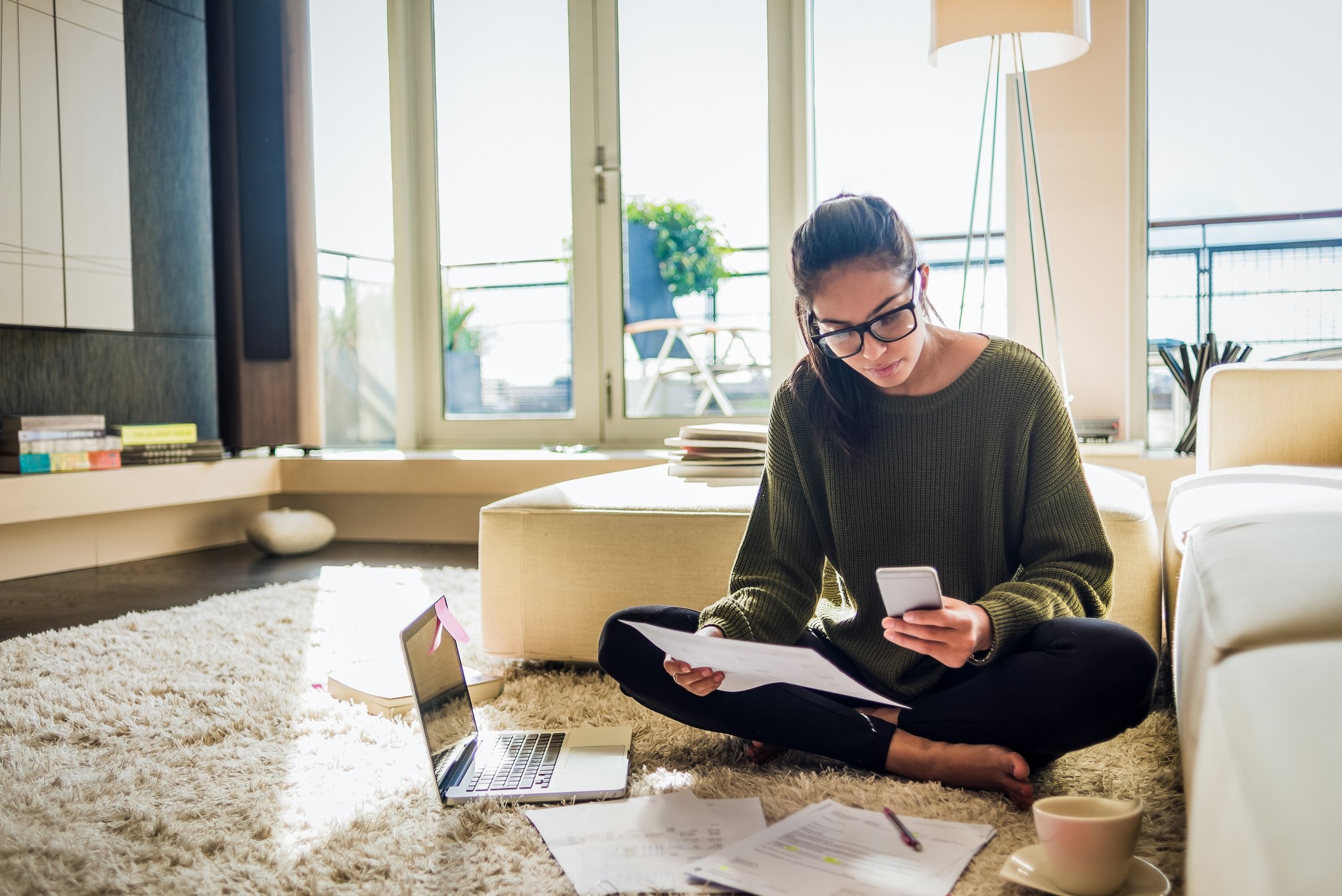2-younger-woman-budgets.jpg