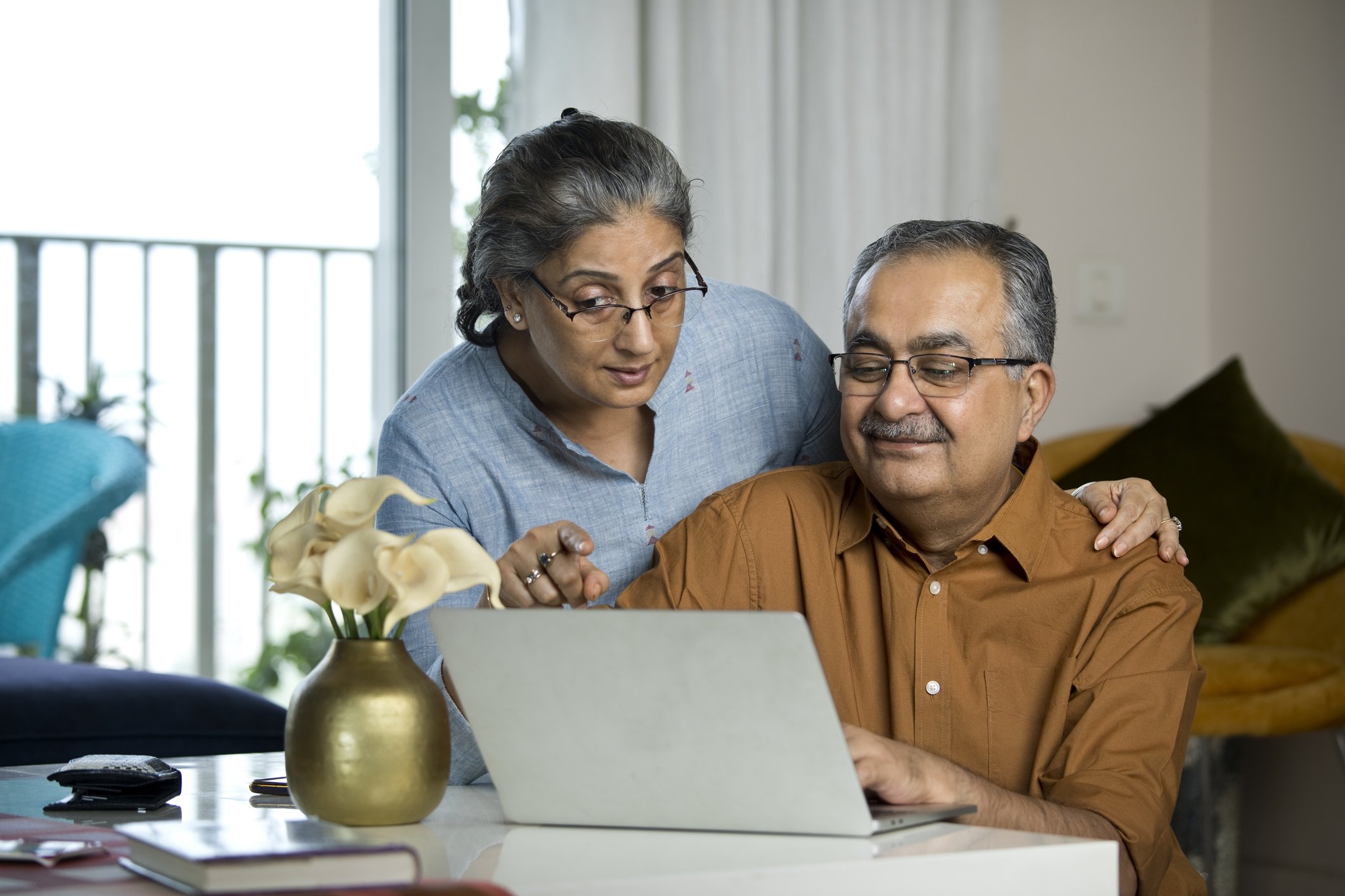 Senior couple laptop_GettyImages-1336702964