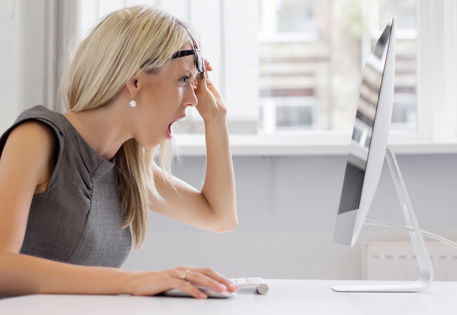 shocked woman looking at computer screen