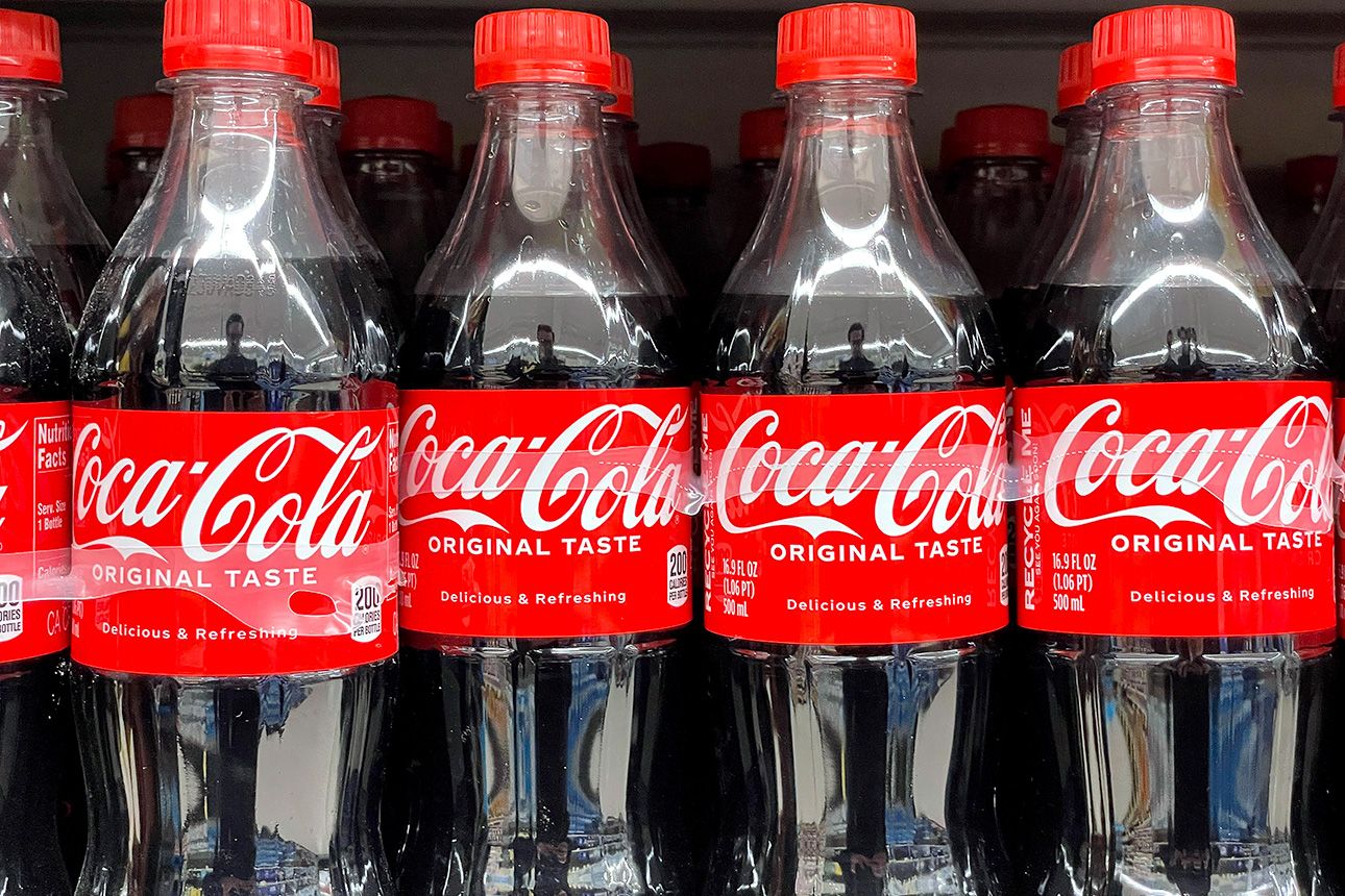 Coca-Cola_bottles_The_Coca-Cola_Company_imageSource_Getty_Images_305.jpg