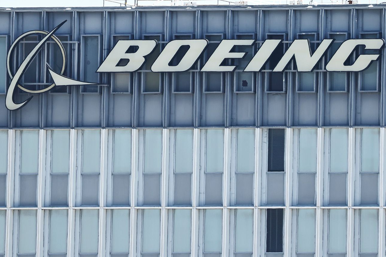Boeing_building_exterior_The_Boeing_Company_imageSource_Getty_Images_110.jpg