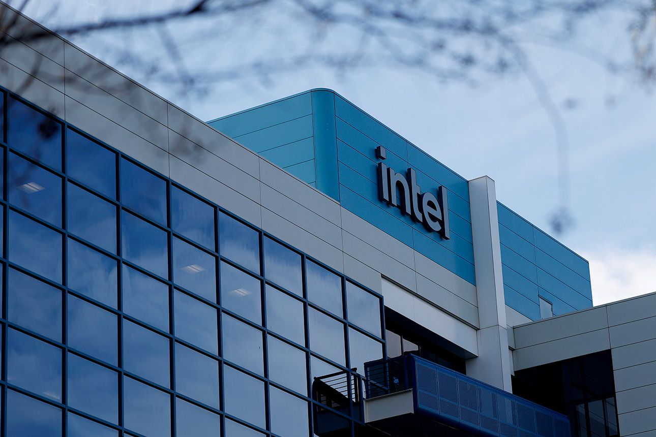 Intel_building_exterior_Intel_Corporation_imageSource_Getty_Images_220.jpg