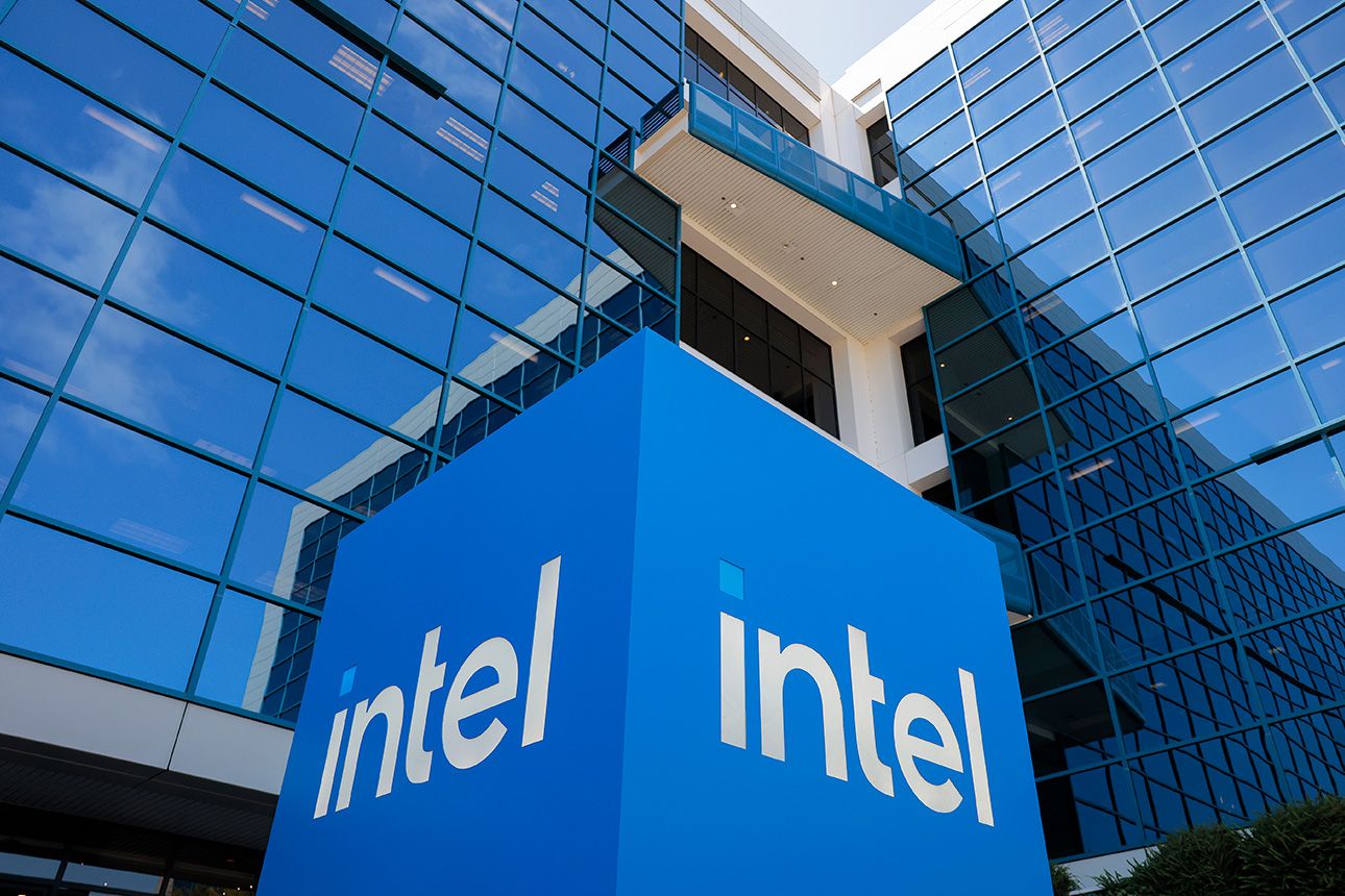 Intel_headquarters_sign_Intel_Corporation_imageSource_Getty_Images_206.jpg