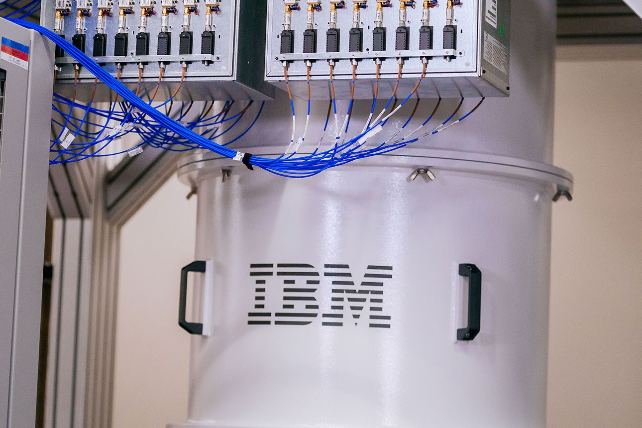 IBM_quantum_computer_International_Business_Machines_Corporation_imageSource_Getty_Images_98.jpg