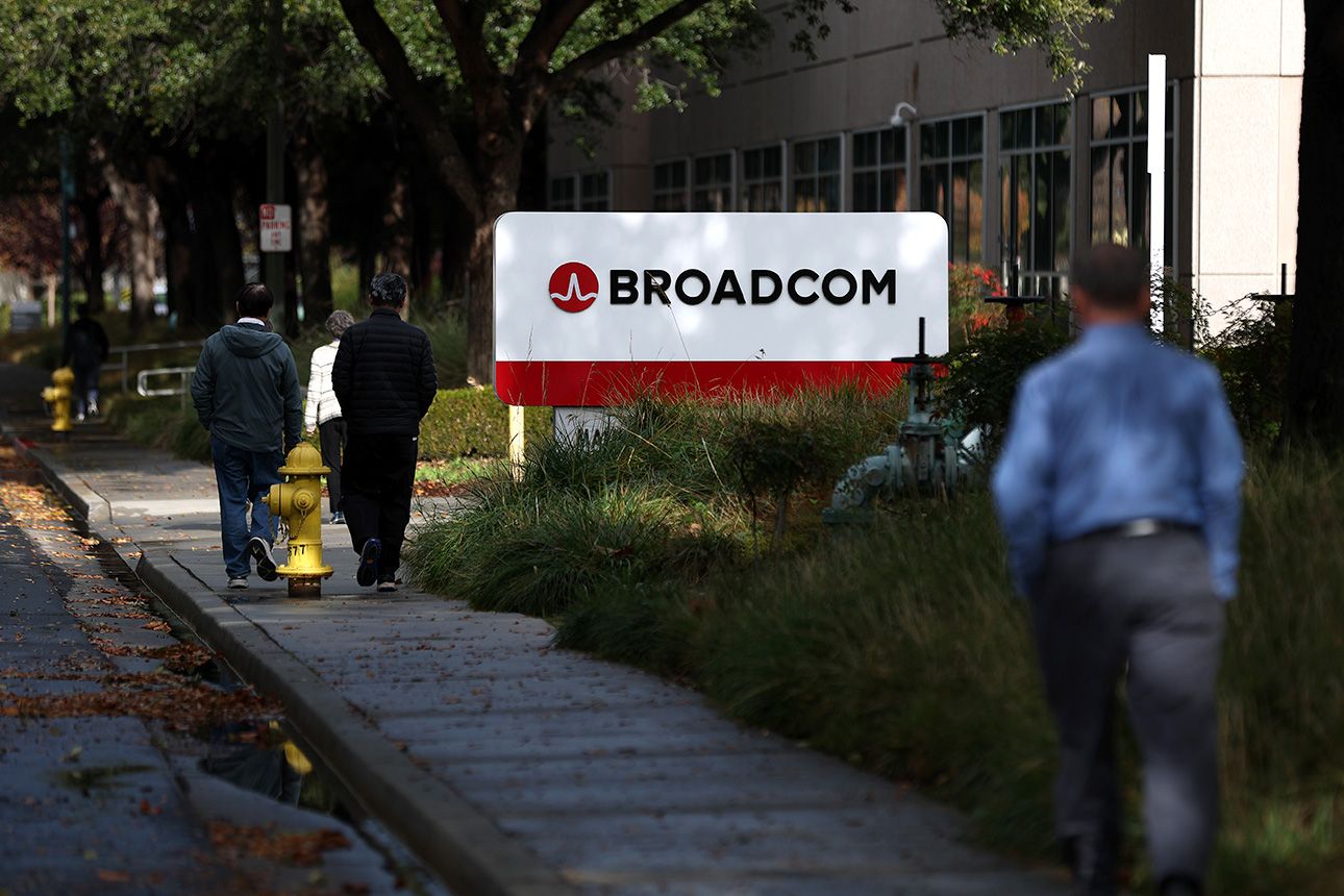 Broadcom_headquarters_sign_Broadcom_Inc_imageSource_Getty_Images_381.jpg