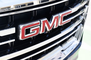 GMC_logo_on_truck_grill_GM.jpg