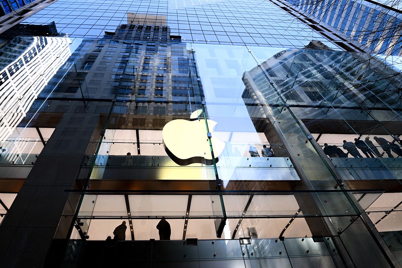 Apple_Store_exterior_Apple_Inc_imageSource_Getty_Images_259.jpg