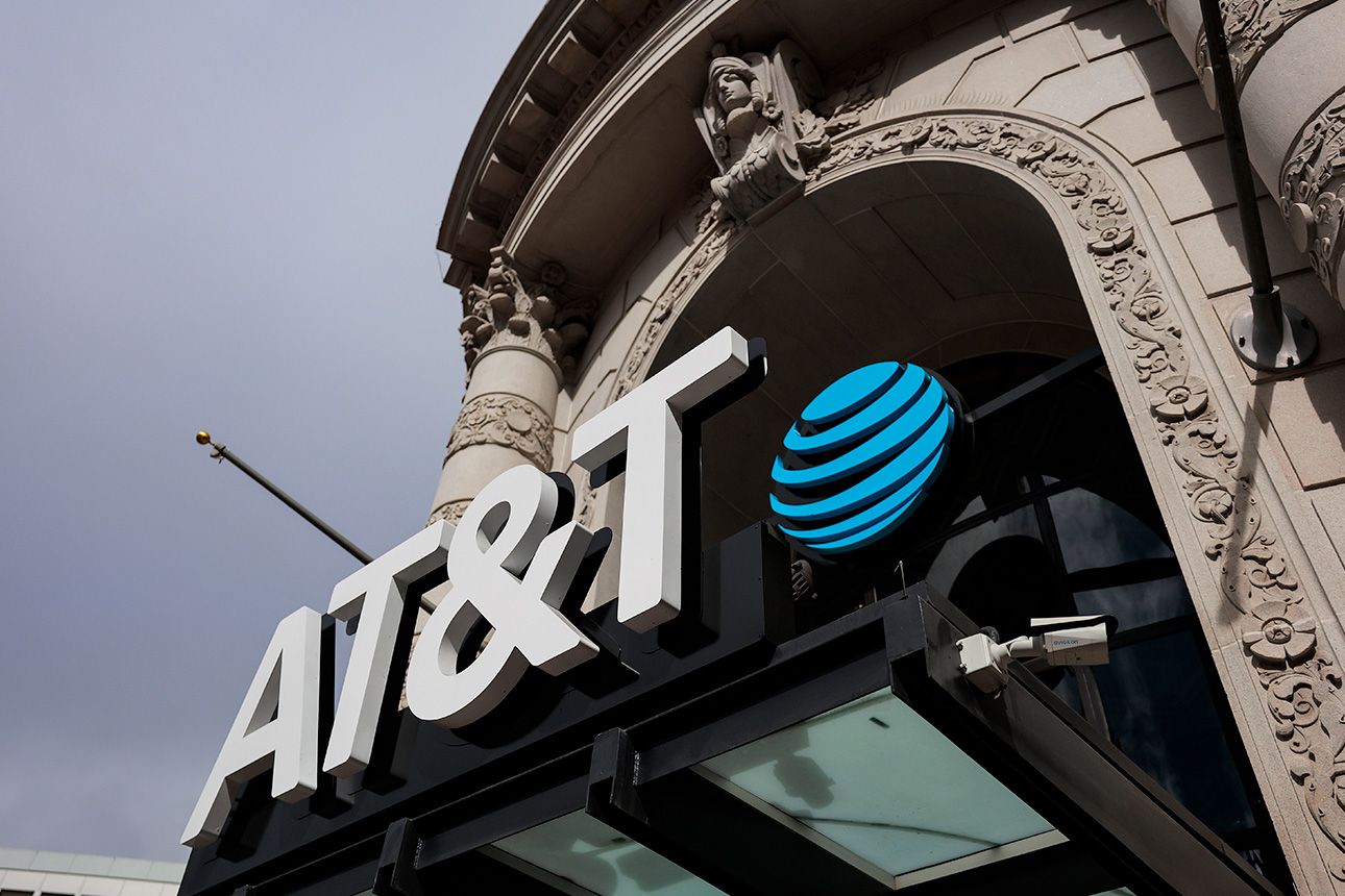 ATT_store_signage_ATT_Inc_imageSource_Getty_Images_373.jpg