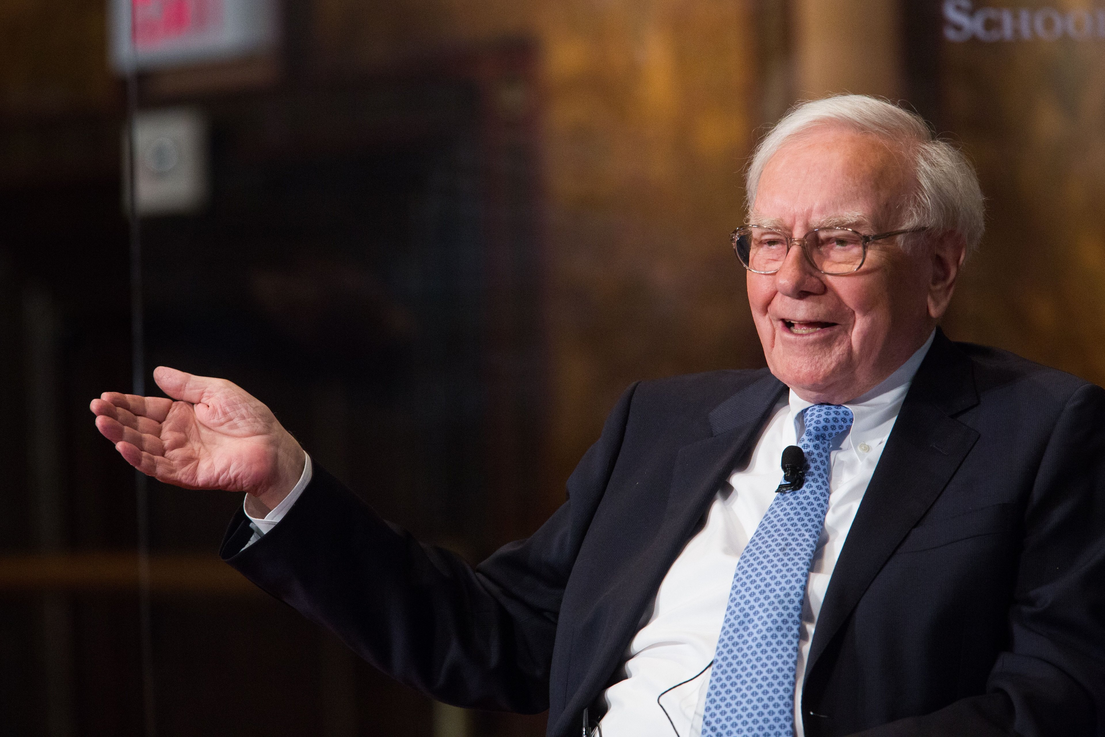 Warren Buffett_Berkshire Hathaway_BRKB_Chairman_imageSource_Getty Images_181192365.jpg