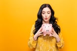 woman_holding_piggy_bank