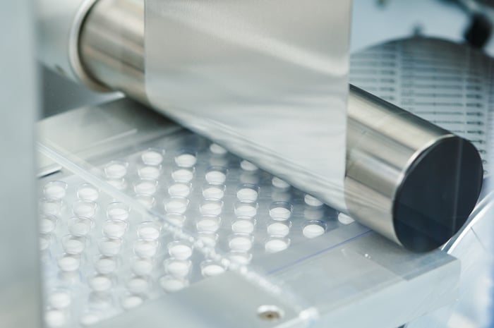 Medication being manufactured on a conveyor belt in a pharmaceutical plant