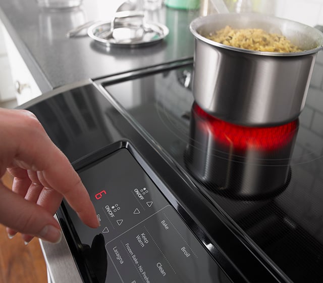 An electric cooktop range