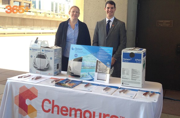 Chemours display table