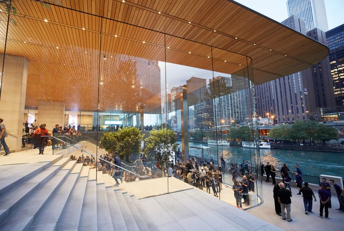 Exterior view of Apple's new store on Michigan Avenue