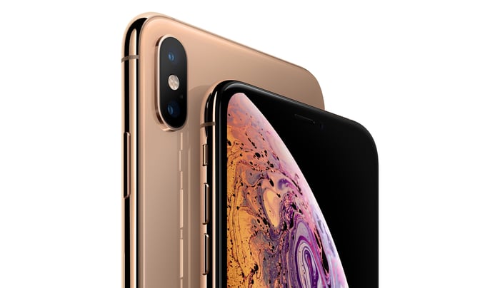 iPhone XS and iPhone XS Max in gold