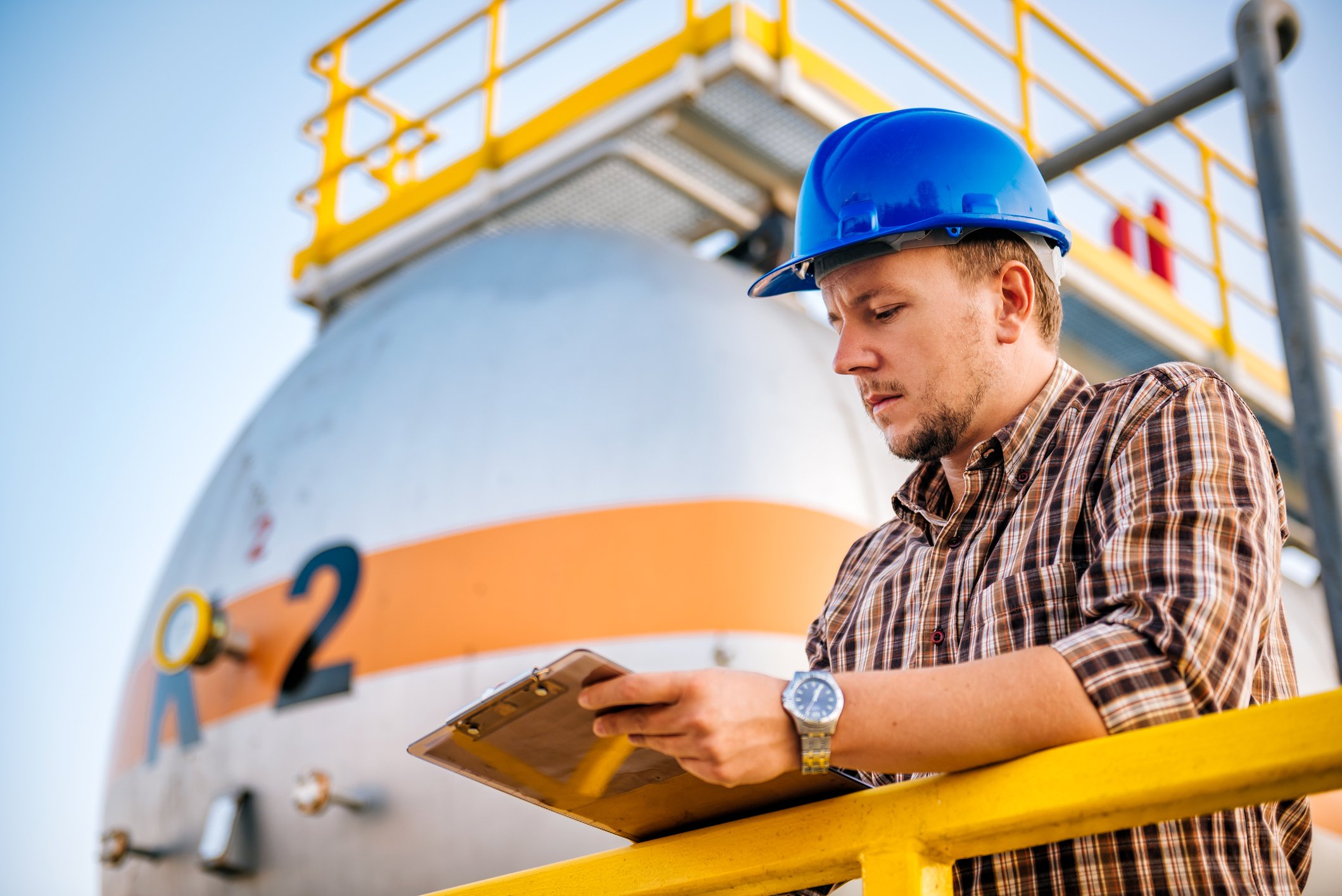 18_01_12 Man standing in front of large propane tank_GettyImages-637070814