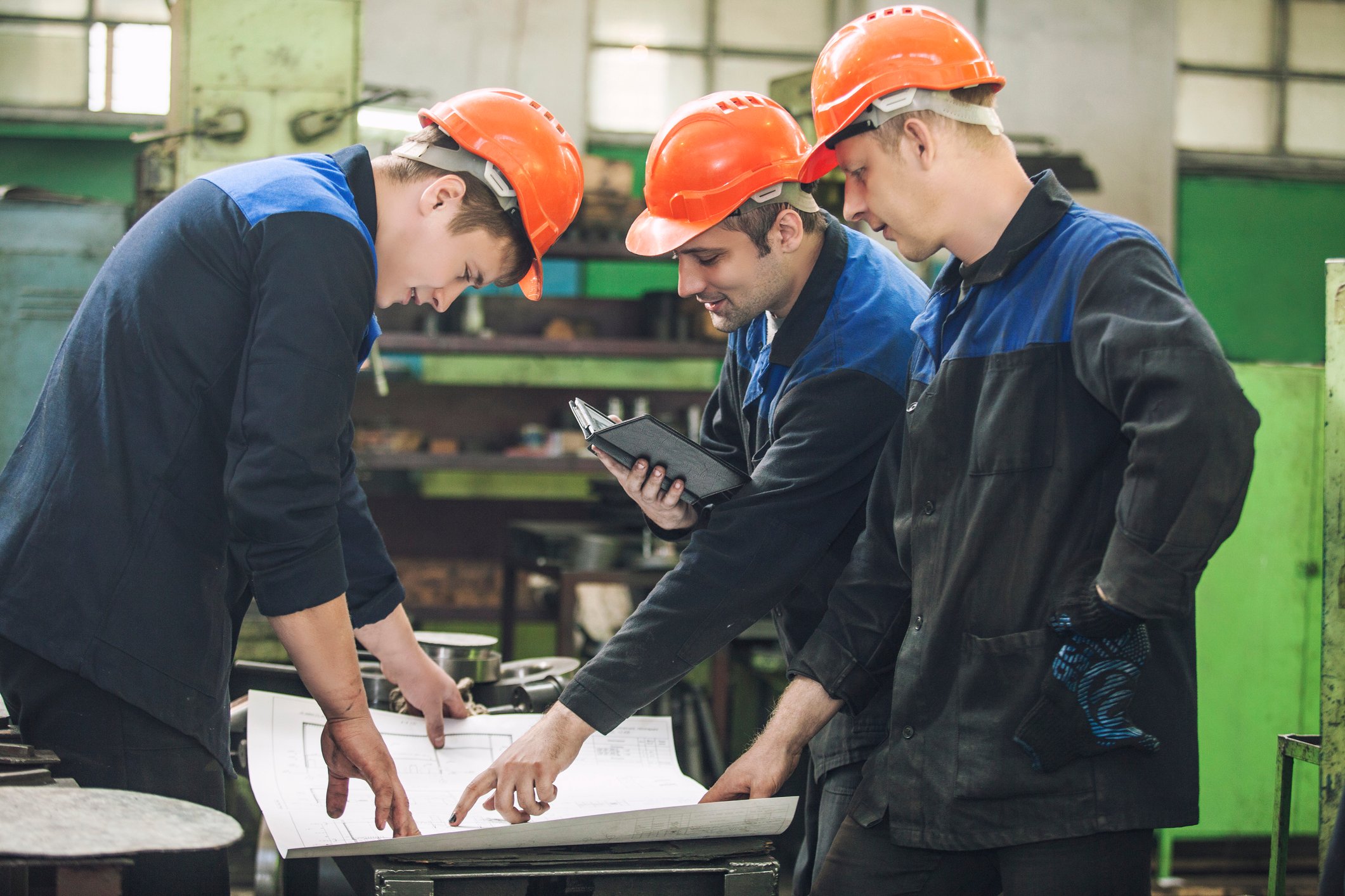 17_08_14 Men working in an oil factory_GettyImages-505668106