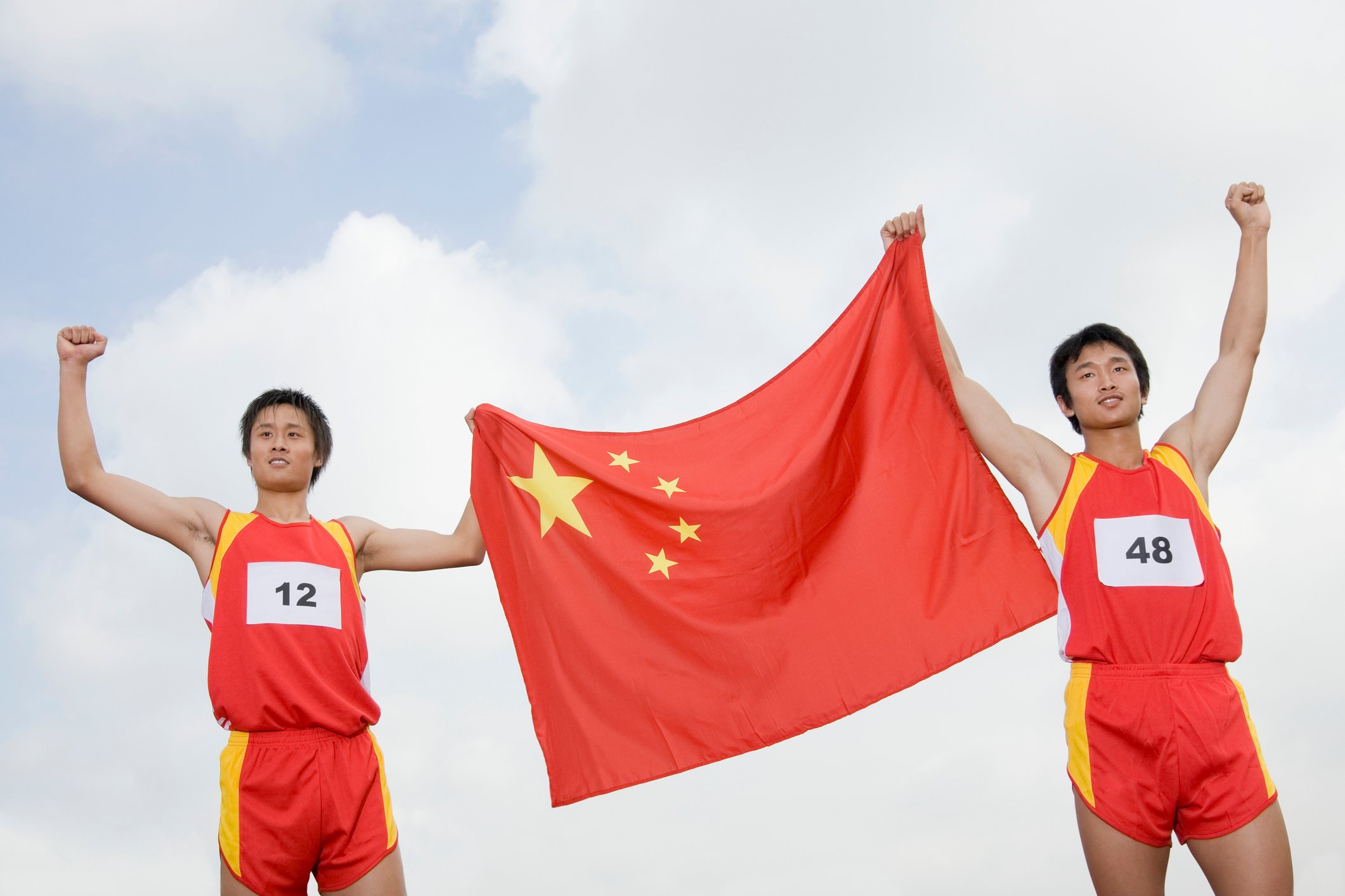 17_10_16 althletes with Chinese flag_GettyImages-79122435