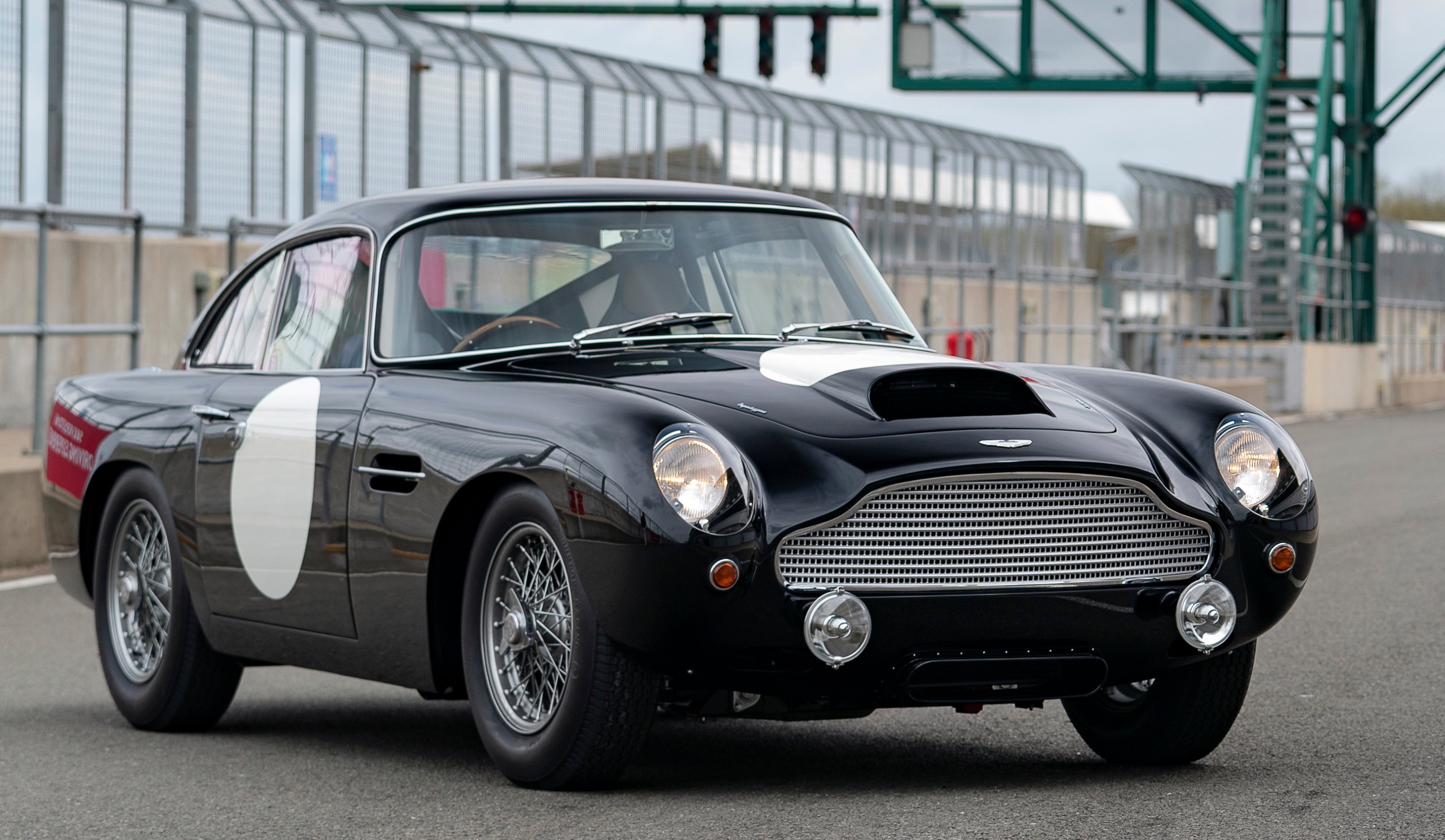 Aston_Martin_DB4_GT_First_customer_track_day-_Silverstone