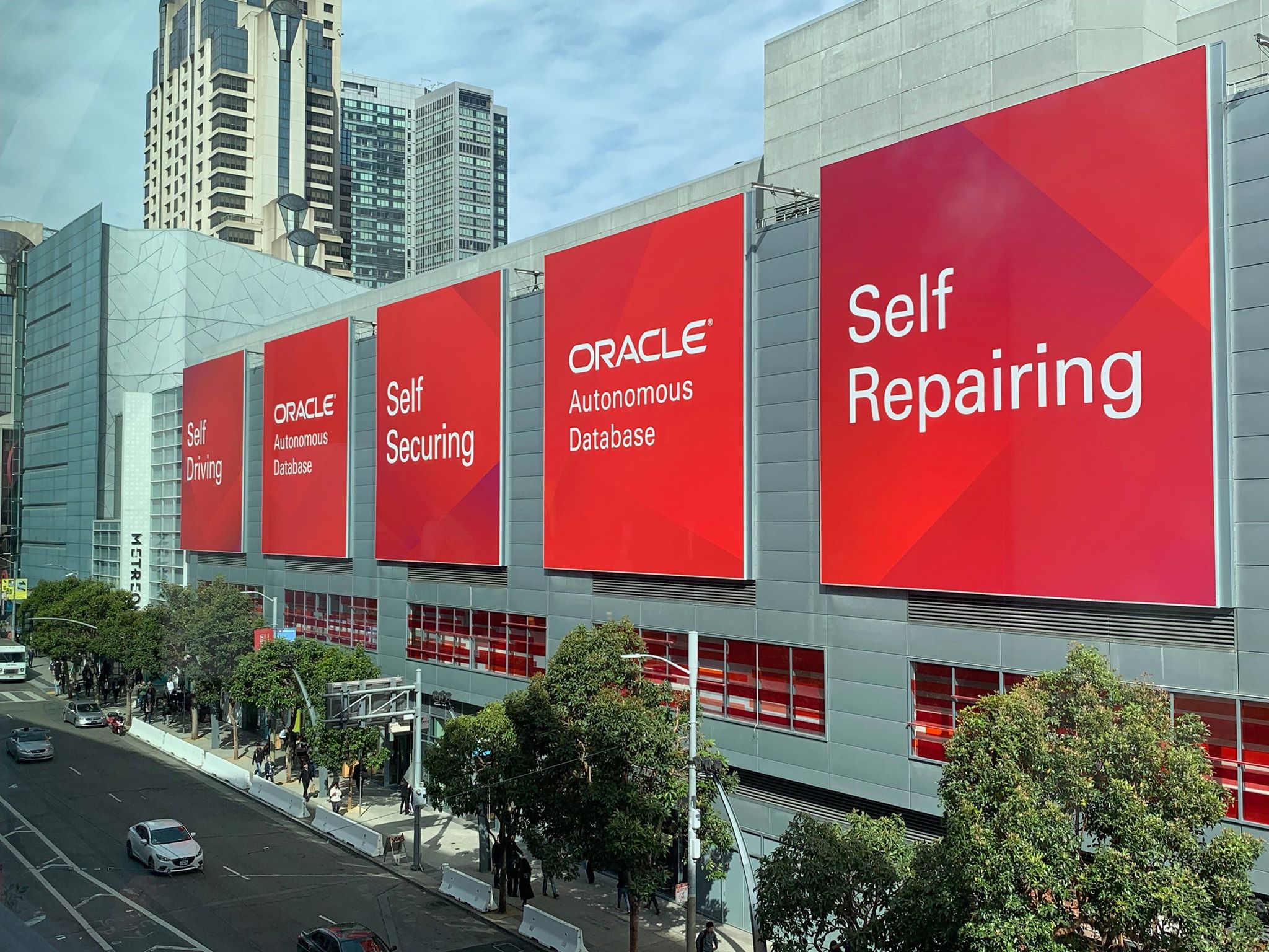 Banners on building highlighting Oracle OpenWorld event