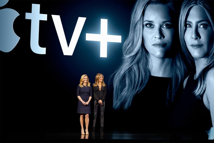 Resse Witherspoon and Jennifer Aniston at an Apple TV+ presentation.