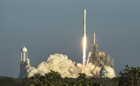 Image of a rocket taking off from its launchpad.