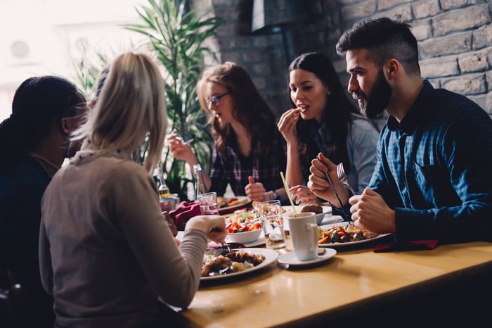 A group of people eating dinner at a casual-dining restaurant. 