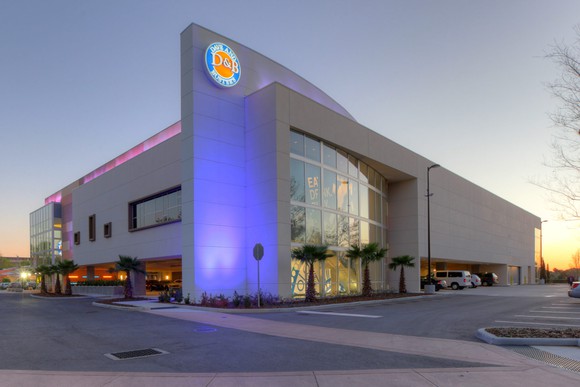 Nationa Retail Properties building occupied by Dave & Buster's.