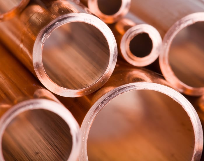 A stack of copper pipes in different sizes.