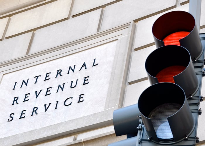 Internal Revenue Service building with stoplight in front of it.