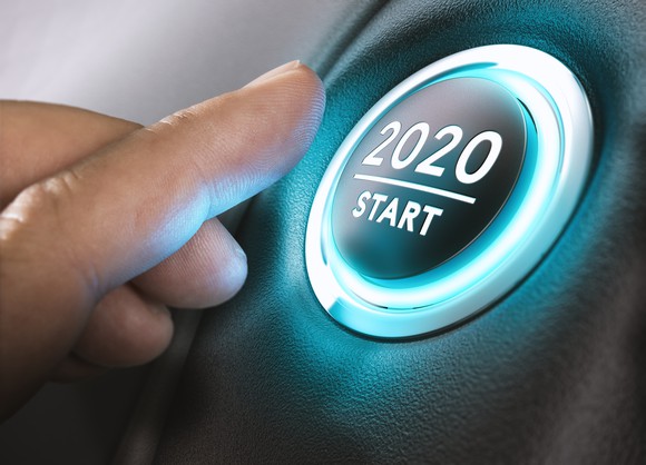 Someone about to push a button labeled "2020 start"