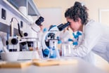 600 scientist microscope