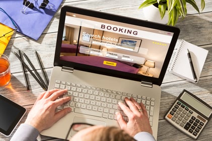 Expe Expedia Vs Booking Holdings Which Travel Stock Is A Better Buy