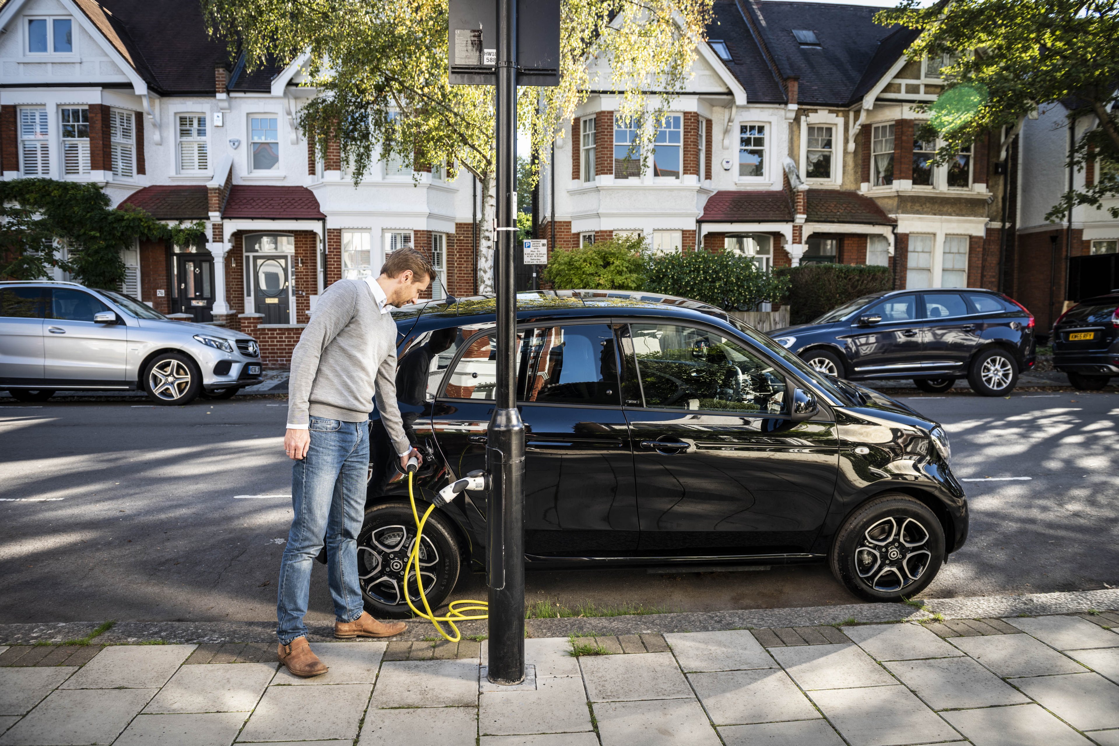 ubitricity royal dutch shell ev charging source-ubi