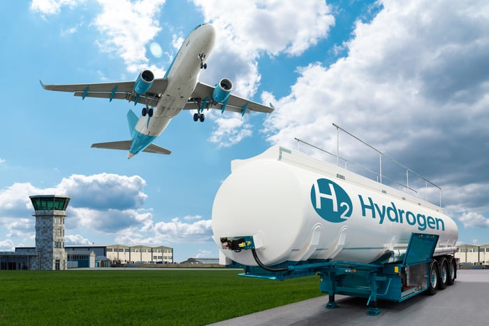 Airplane flies over an H2 fuel tanker.