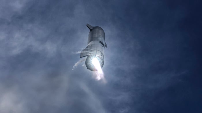 SN10 Starship photographed from below during landing.