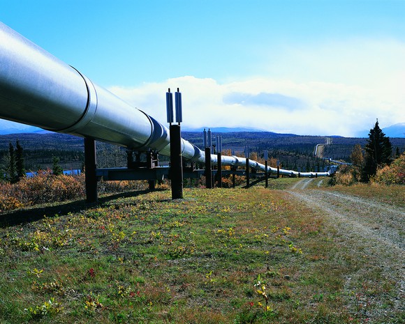 An above ground pipeline runs through Alaska.