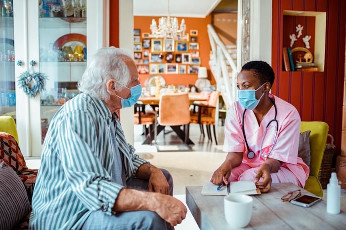 A medical professional meets with a patient for an appointment.