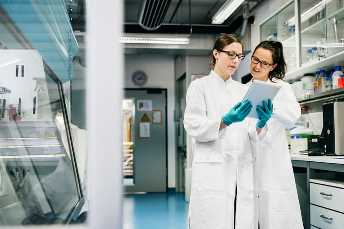 Two scientists in a laboratory.