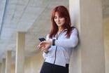 Redhead-woman-mobile-app