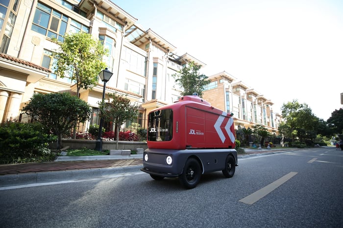 A JD self-driving vehicle making deliveries