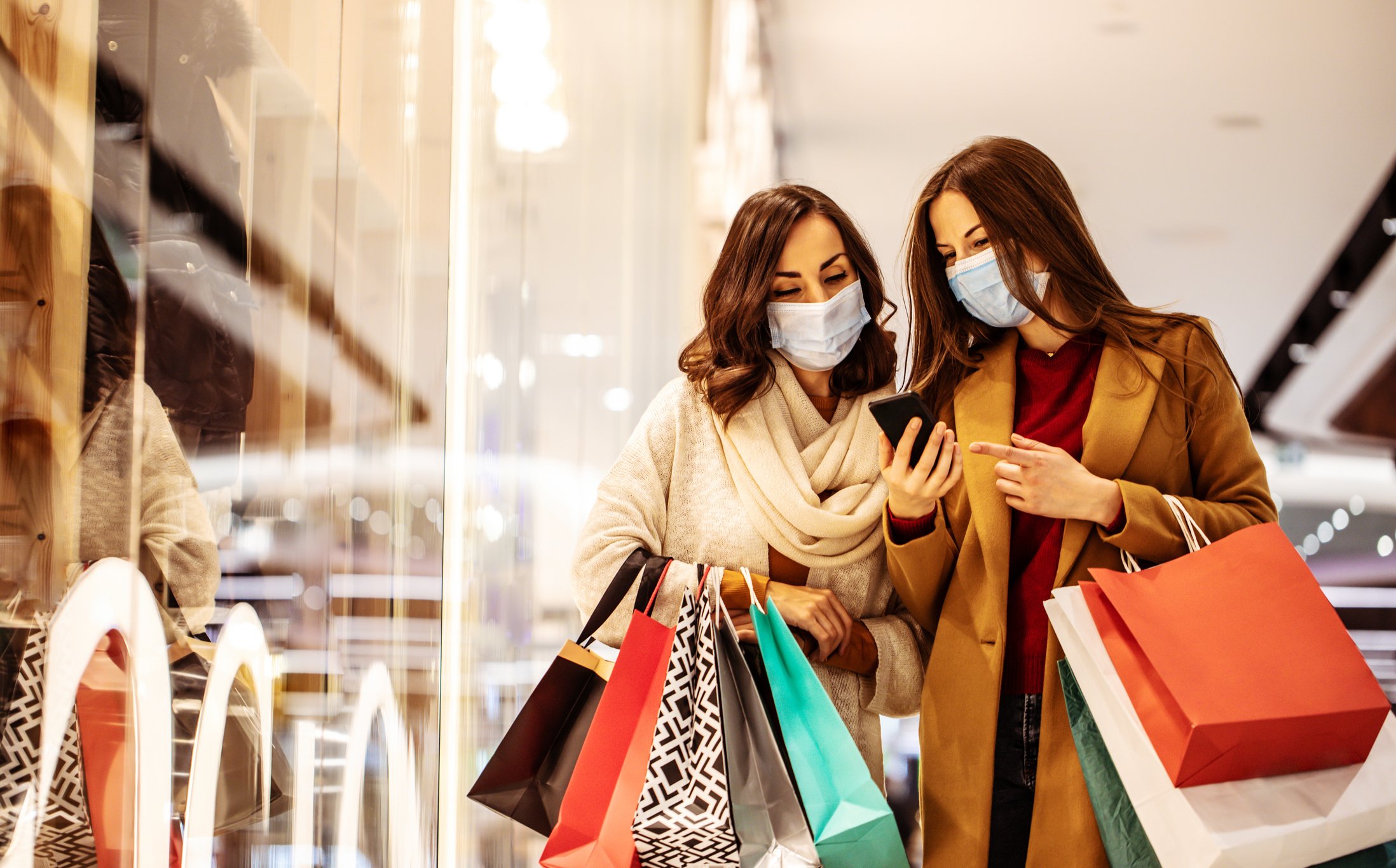 Two people shop at a mall during the COVID-19 pandemic