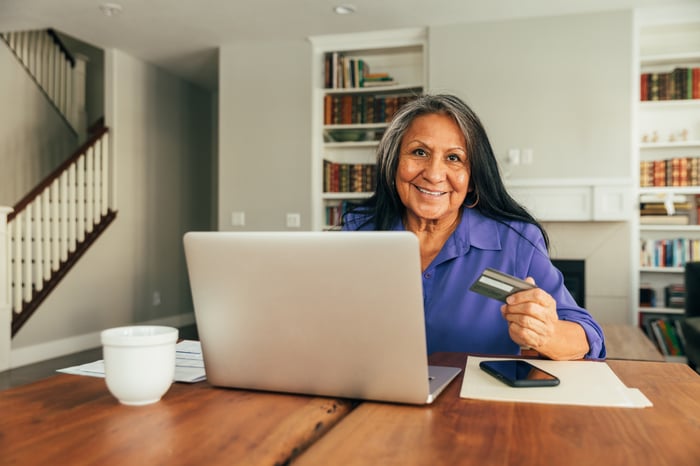 A woman paying bills on her computer.