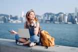 Freelancer_Working_Outdoors-GettyImages-1333701227