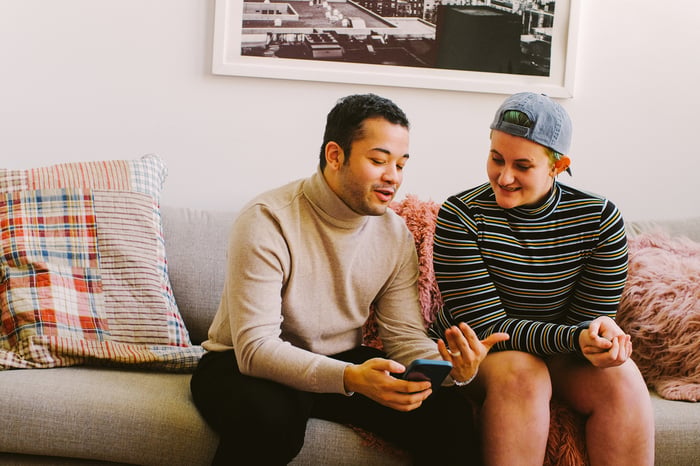 Two people discussing something on smartphone.