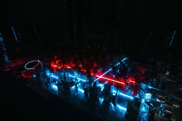 Image of the IonQ optical system.