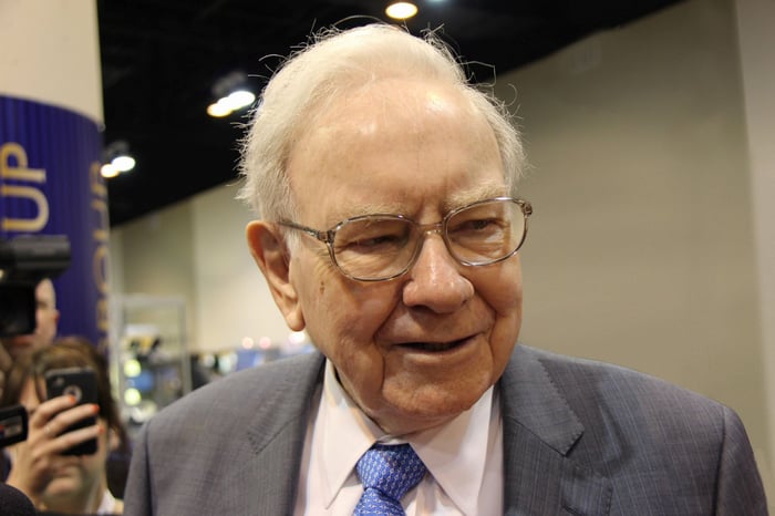 A photograph of Warren Buffett wearing eye glasses. 