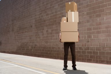 25_01_09 A delivery person holding a large pile of boxes that obscures their face _MF Dload GettyImages-82775200-1200x800-5b2df79