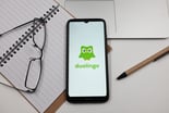 duolingo_owl_on_smartphone_Logo_DUOL