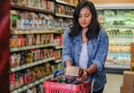 24_07_04 A person looking at a box in a grocery store _MF DloadGettyImages-1262602102-1157x800-29ca7d6